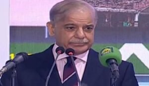 دنیا معترف ہے پاکستان نے بھارت سے تاریخی جنگ جیتی: وزیر اعظم