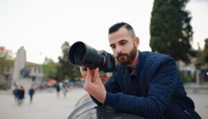 اسرائیلی بمباری میں فلسطینی فلمساز اور صحافی اسماعیل ابو حطاب شہید