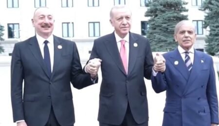 وزیراعظم کی آذربائیجان اور ترک صدر کے ساتھ خوشگوار گفتگو، چہل قدمی بھی کی