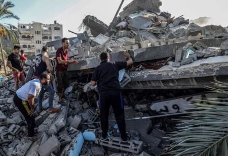 غزہ سے فلسطینیوں کی جبری بے دخلی کی تیاری، رفح کے ملبے پر کیمپ قائم کرنے کا حکم